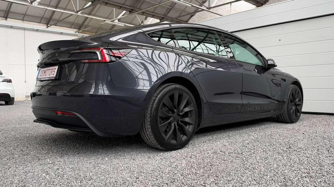 Tesla Model 3 RWD | Premium versie | Stealth Grey | 19" Nova velgen | HW4 — foto 15 van 25