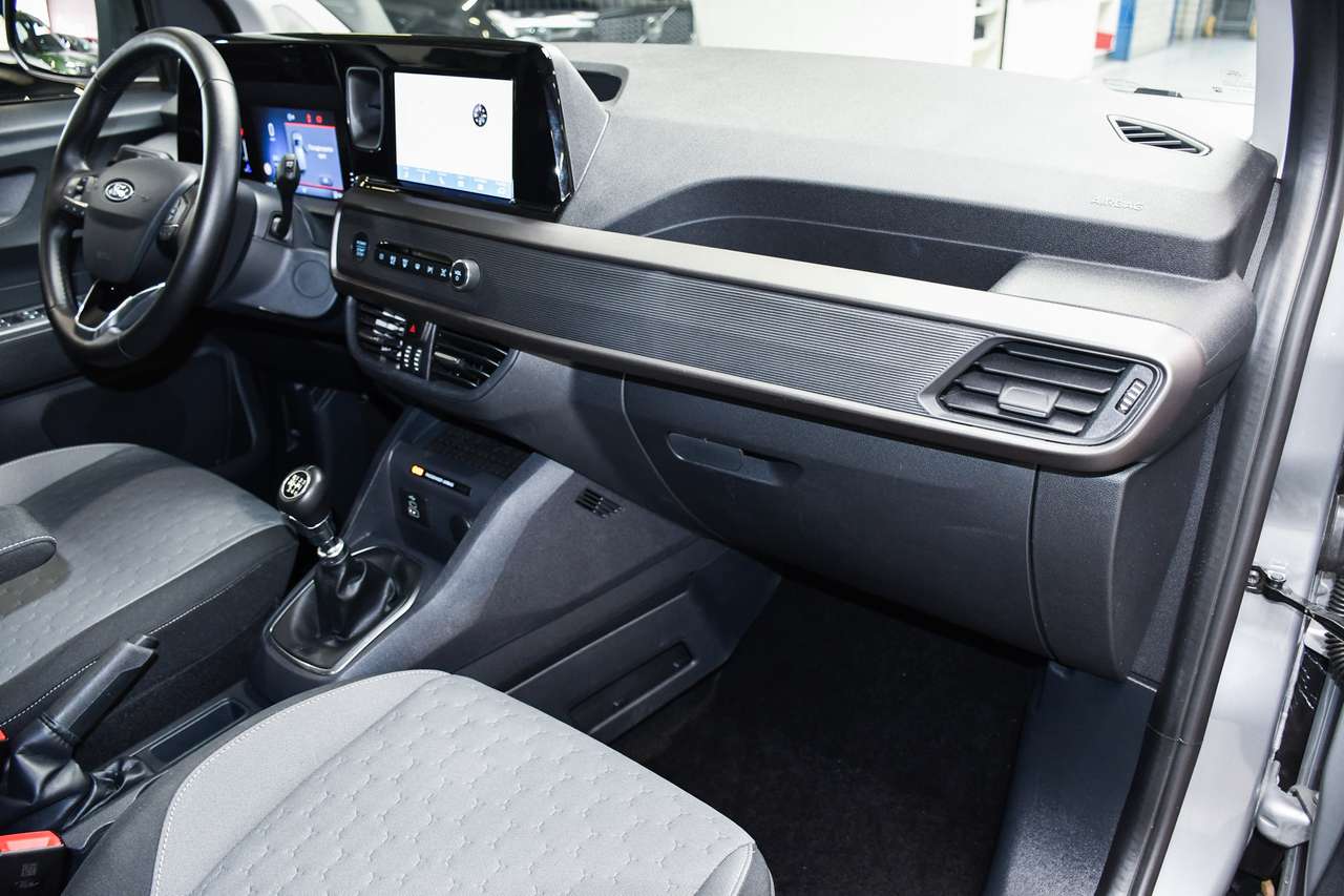 Ford Tourneo Courier Titanium 5pl - NAVI SMARTLINK / CAMERA / PDC / CC — foto 7 van 17