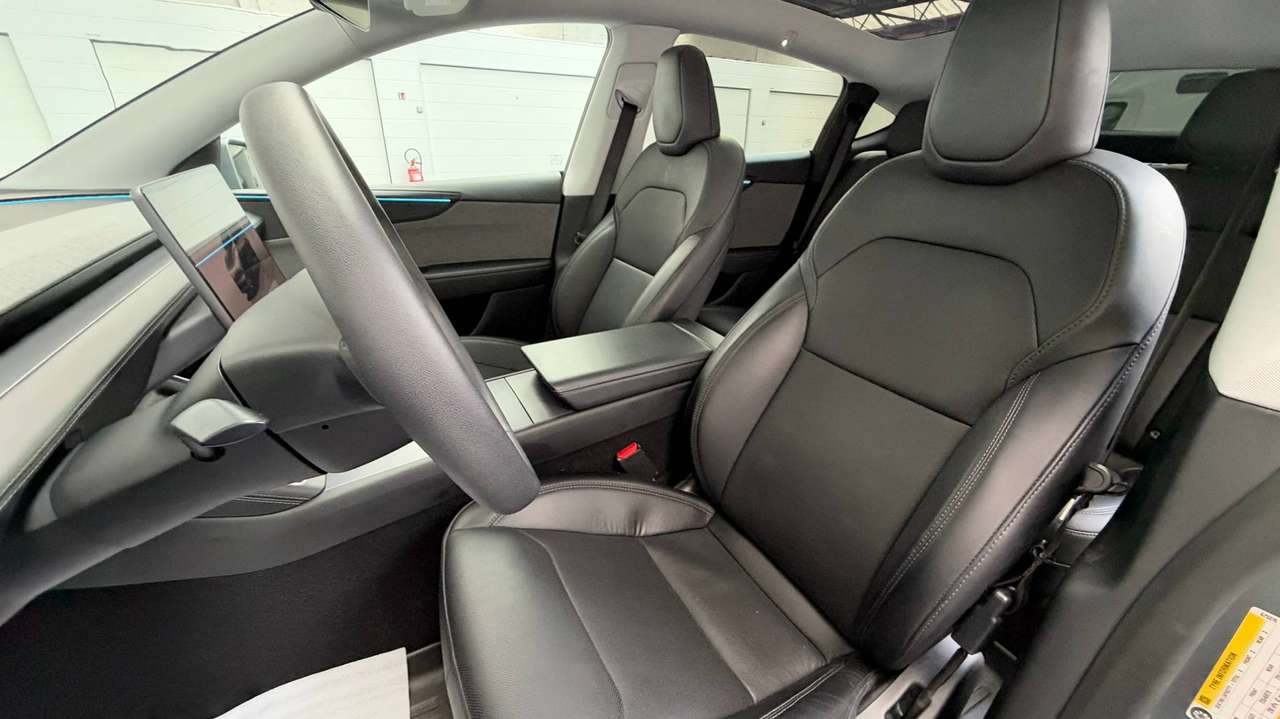 Tesla Model Y RWD LONG RANGE | Premium | HW4 | All weather matten rondom — foto 22 van 25