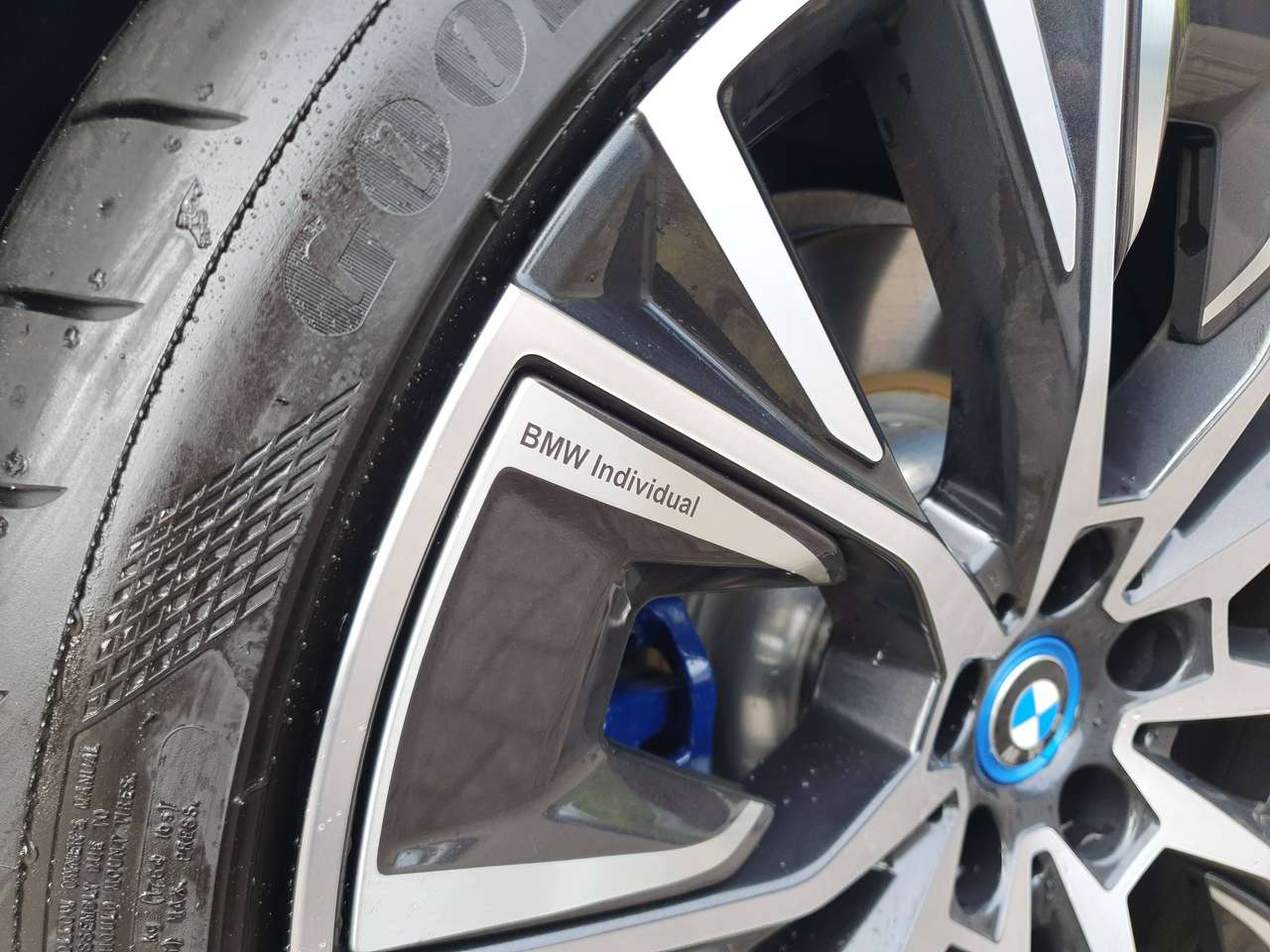 BMW i4 M50 xDrive 544pk 83kWh M-Sport - individual - Laser lights - Pano - trekhaak - SOH 99,2% — foto 6 van 24