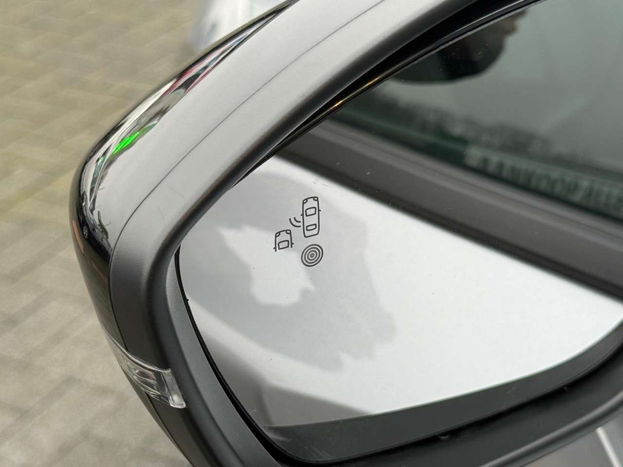 Peugeot 2008 12 Hybride Allure Automaat — foto 13 van 25