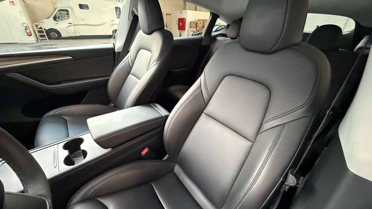 Tesla Model Y RWD | Tesla trekhaak | LFP | HW4 - FSD | BTW wagen | IN OPTIE — foto 21 van 25