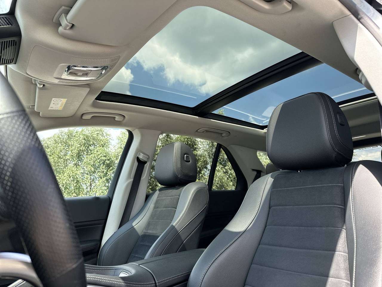 Mercedes-Benz GLE 350 DE AMG Nigtpakket Pano dak Trekhaak — foto 20 van 25