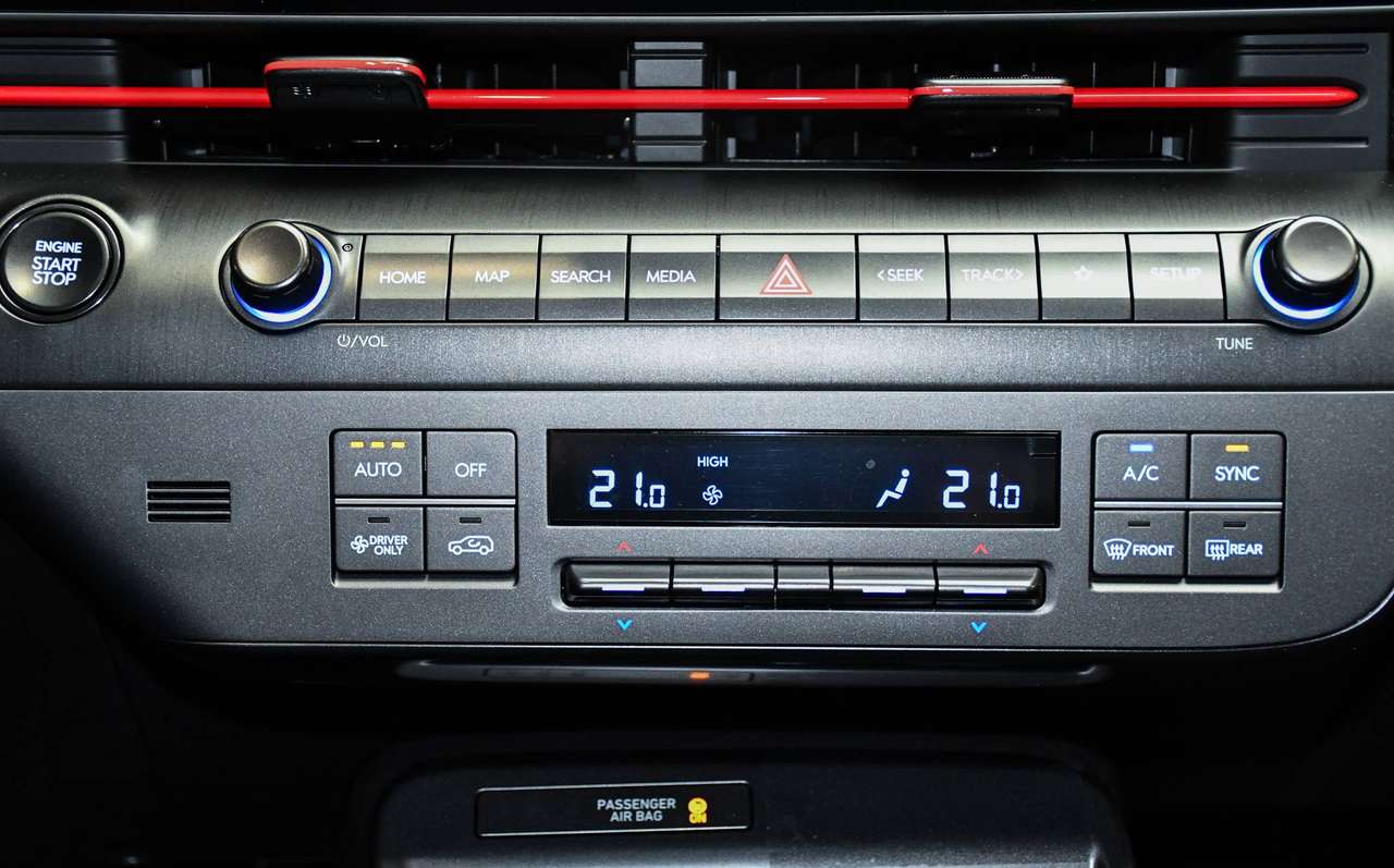 Hyundai KONA Kona HEV 1.6 GDi Feel N-Line DCT - NAVIGATIE / CAMERA / SMARTLINK / ACC / BLIS / PDC — foto 15 van 21