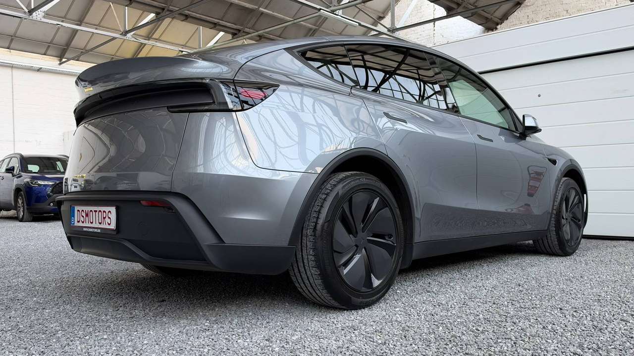 Tesla Model Y RWD LONG RANGE | Premium | HW4 | All weather matten rondom — foto 16 van 25