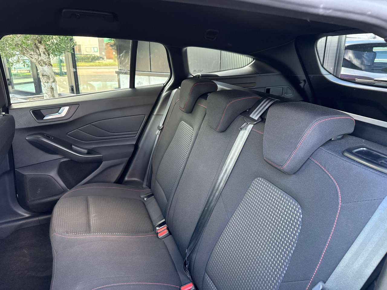 Ford Focus 1.0 EcoBoost MHEV ST-Line Design Black Pack 64000km — foto 11 van 17