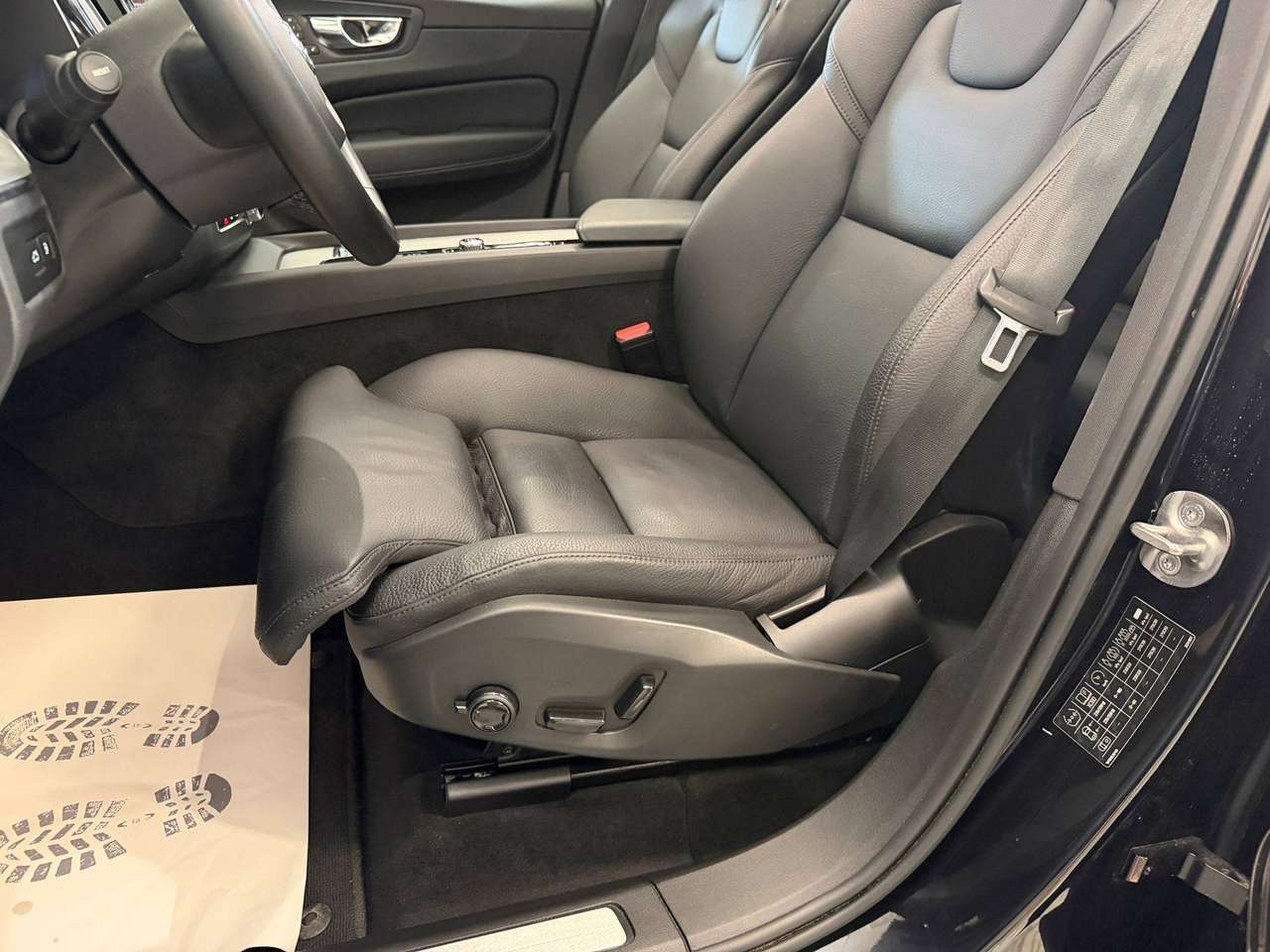 Volvo XC60 XC60 2.0 T8 PHEV AWD Plus Dark (335kW) — foto 13 van 15