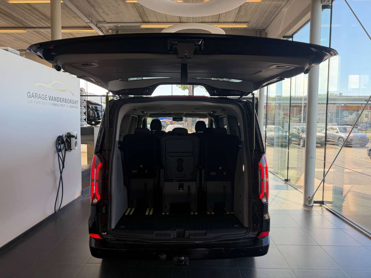Ford Tourneo Custom TITANIUM X PHEV NIEUW 8ZIT — foto 6 van 21