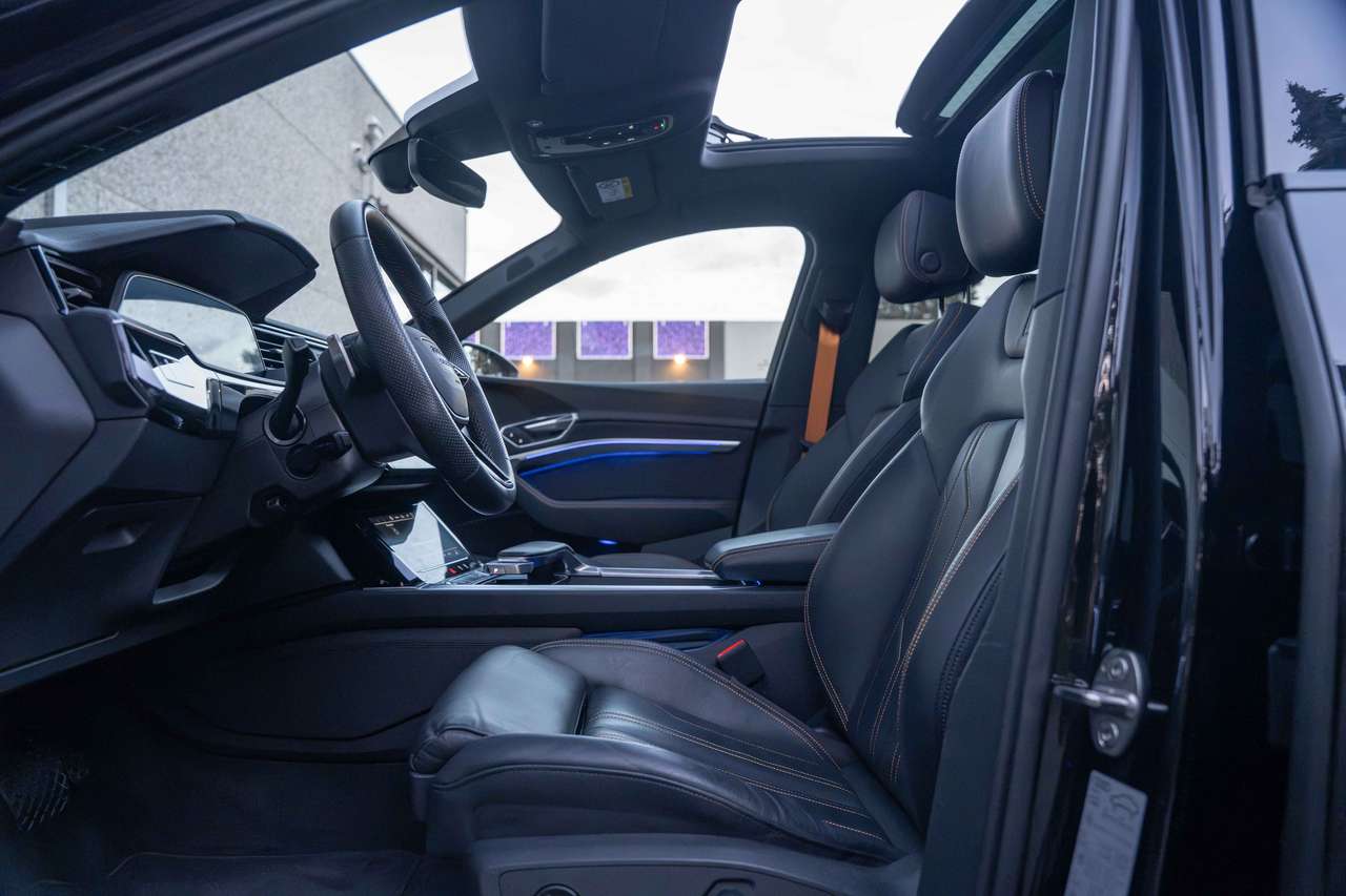 Audi e-tron 55 Quattro S-LINE/MATRIX//BLACKEDITION/94%SOH/PANO/NACHTZICHT/B&O/HUD/360° — foto 12 van 25