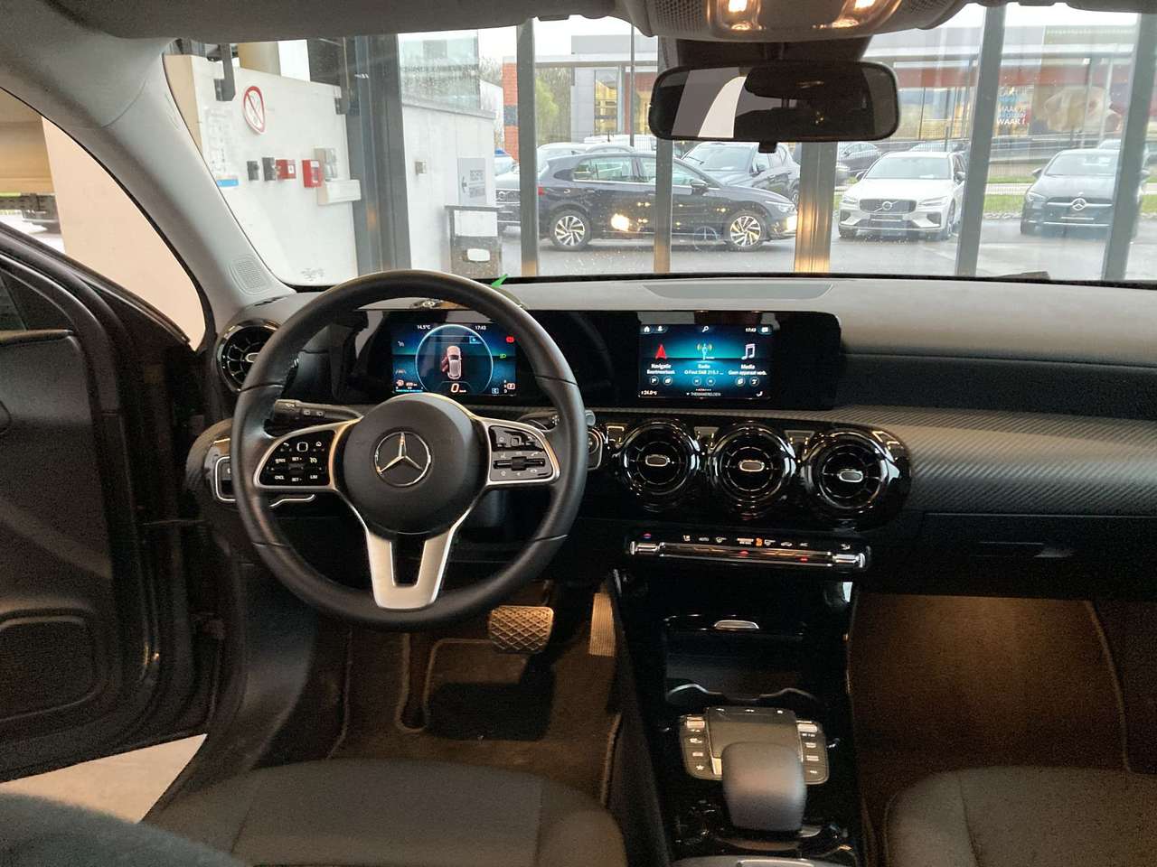 Mercedes-Benz A 180 BENZINE AUTOMAAT  +TAL VAN OPTIES — foto 10 van 20