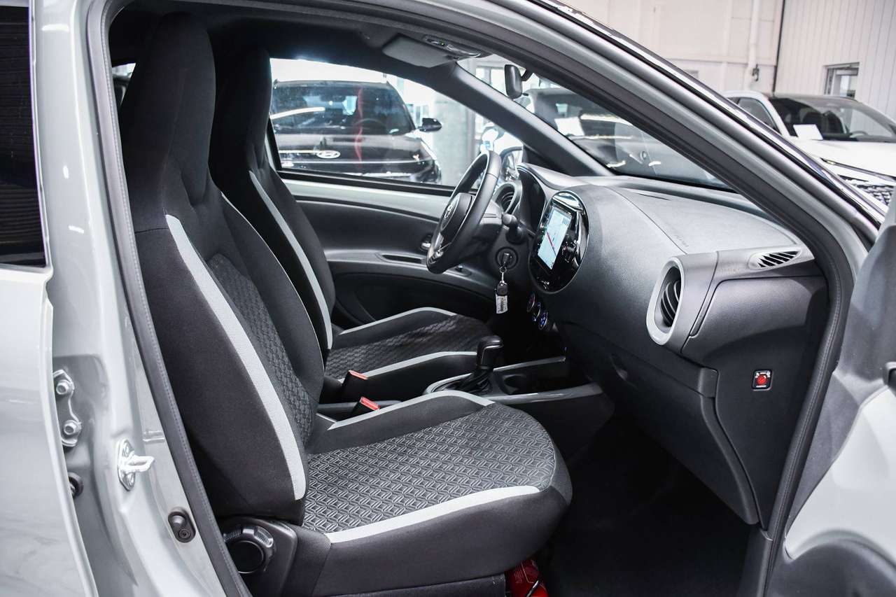 Toyota Aygo X Aygo X Air-Pulse + Tech Pack - NAVIGATIE VIA SMARTLINK / CAMERA / ACC / AIRCO — foto 6 van 18