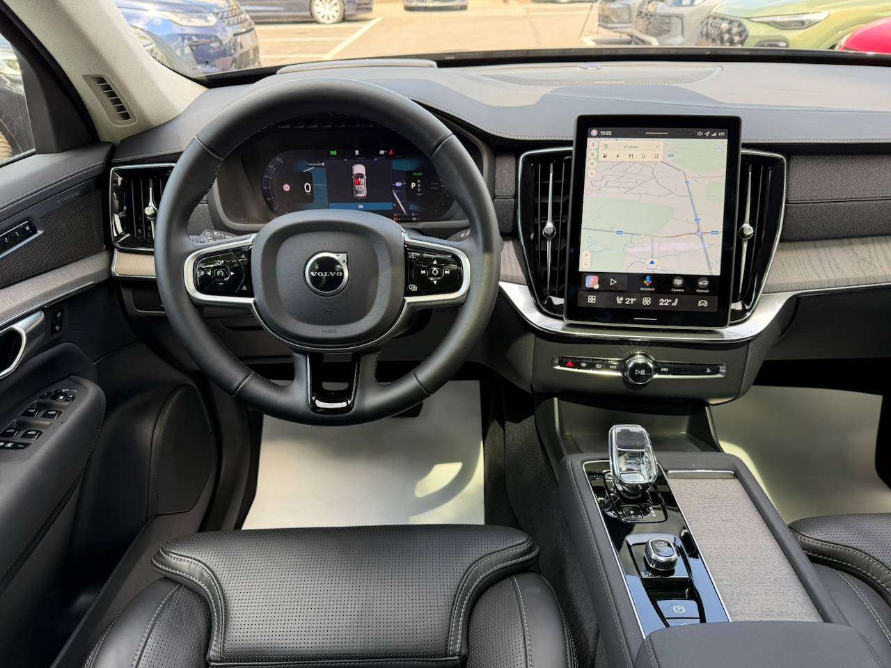 Volvo XC90 T8 ULTRA DARK MASSAGE GEKOELDE ZETELS PANO HARMAN KARDON — foto 7 van 22