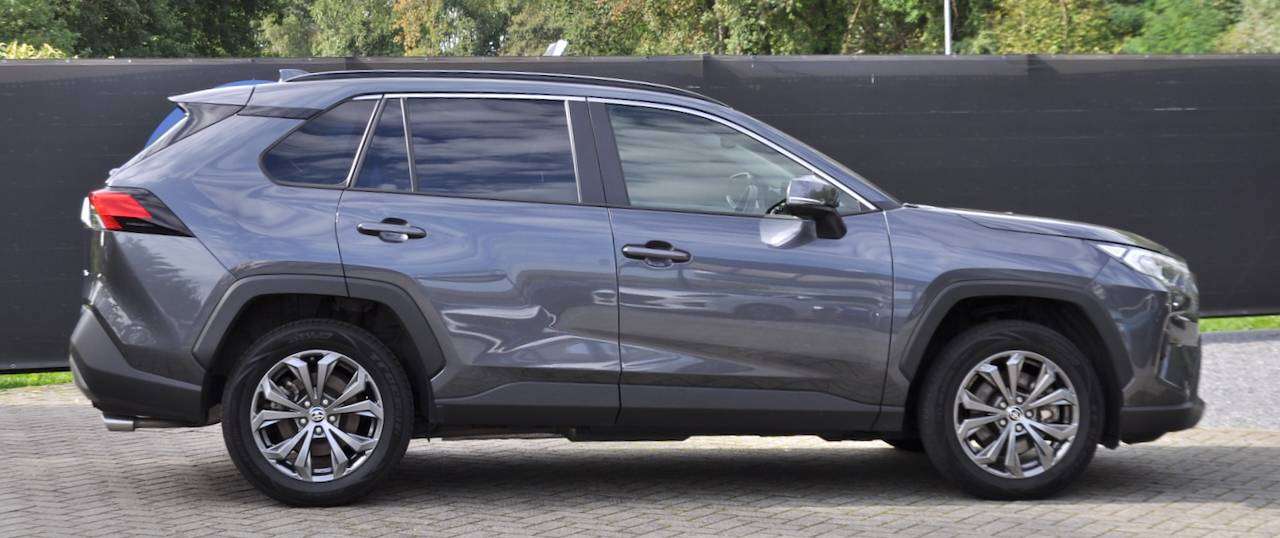 Toyota RAV4 HEV DYNAMIC PLUS VOL LEDER ZETEL- EN STUURVERWARMING CAMERA APPLE CARPLAY — foto 2 van 13