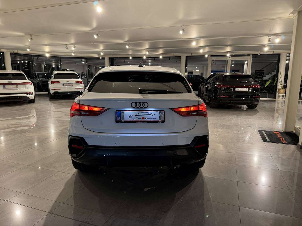 Audi Q3 SPORTBACK 150PK * LEDER * ELECTRISCHE ZETELS * CAR PLAY * LED * KEY LESS * BLACK PACK * NAVI * ZETEL VERWARMING * CLIMA * — foto 2 van 20