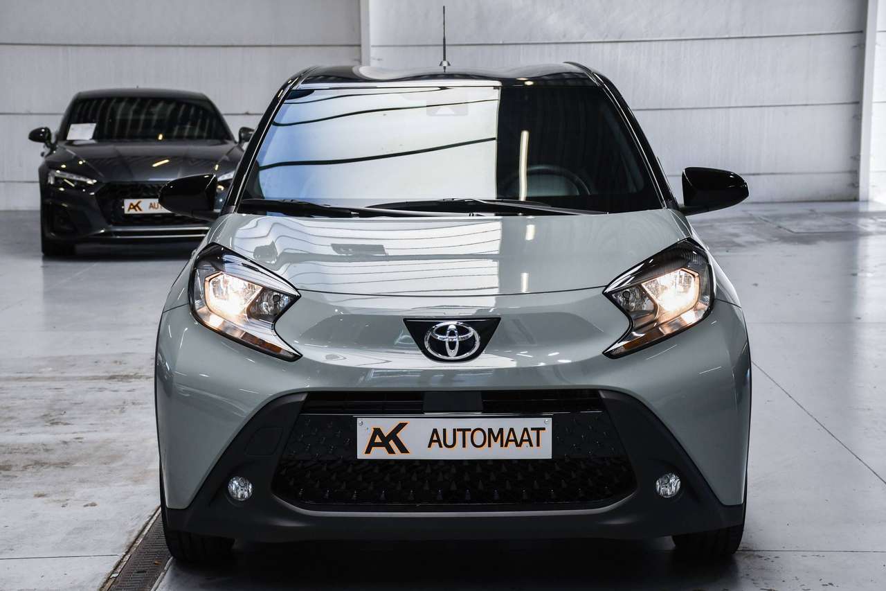 Toyota Aygo X Aygo X Air-Pulse + Tech Pack - NAVIGATIE VIA SMARTLINK / CAMERA / ACC / AIRCO — foto 4 van 18