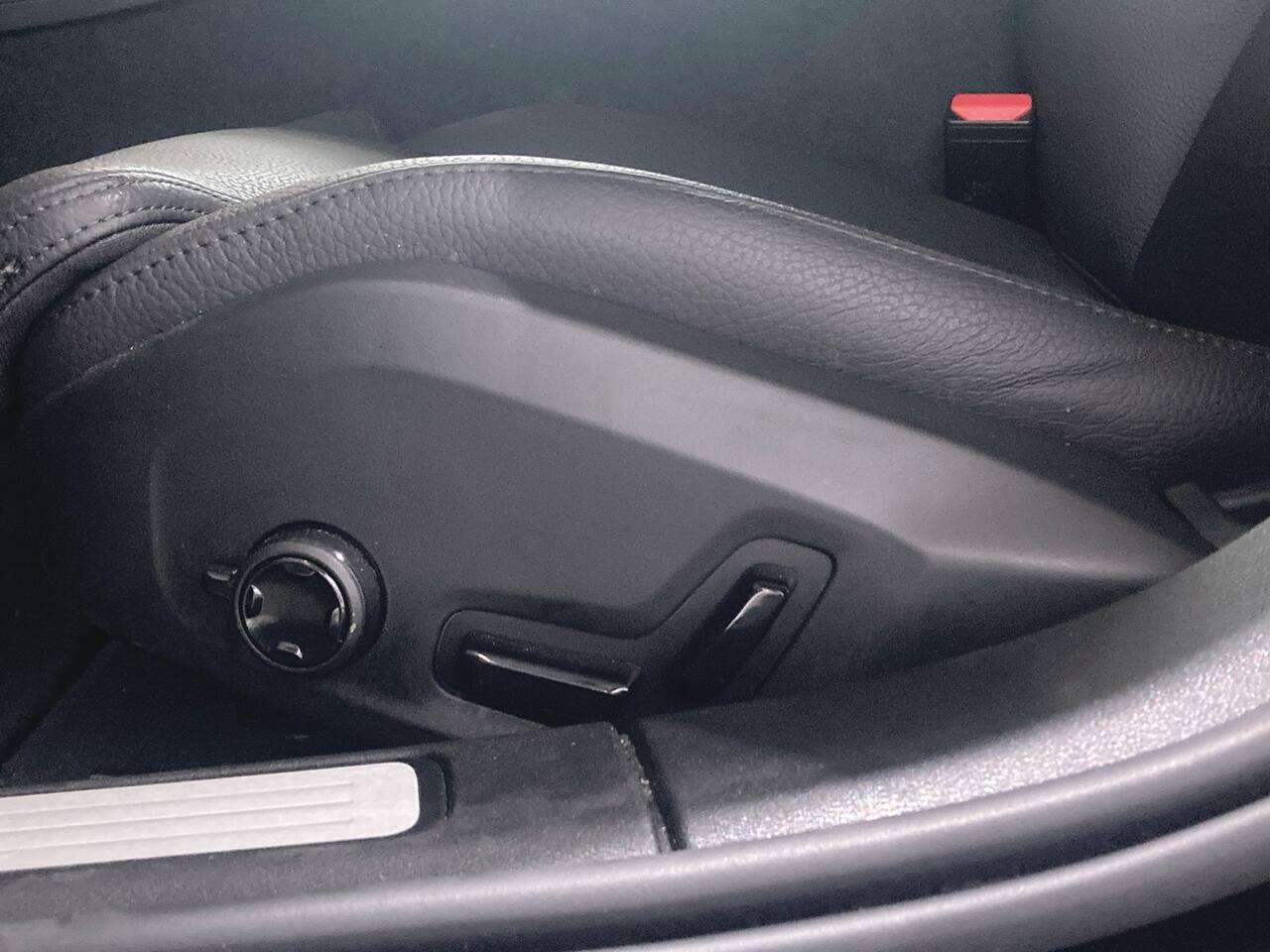 Volvo V60 T6 AWD PLUS DARK — foto 14 van 25