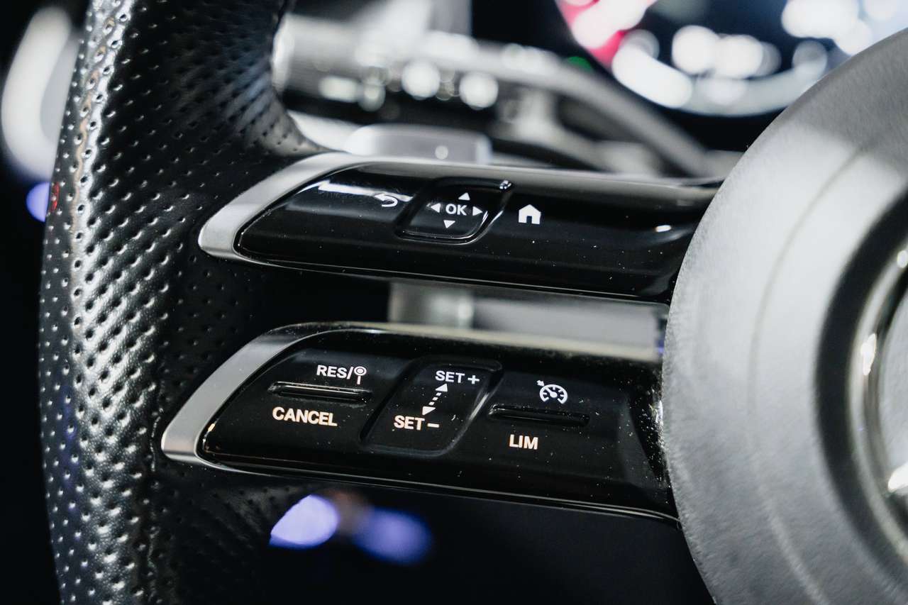 Mercedes-Benz GLC 300 (2023) — foto 14