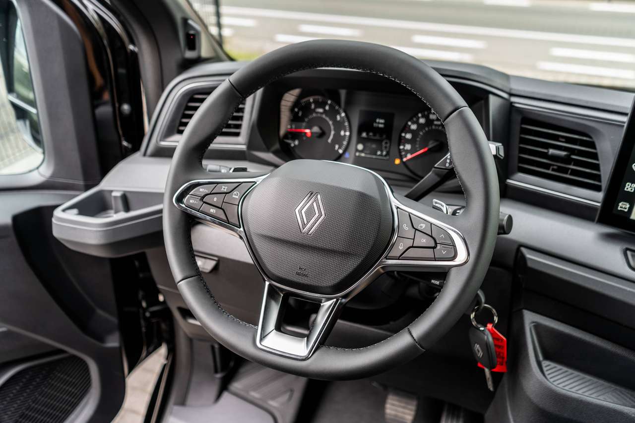 Renault Master 2.0dCi L2H2 - Automaat - Navigatie - 34.700excl — foto 12 van 17