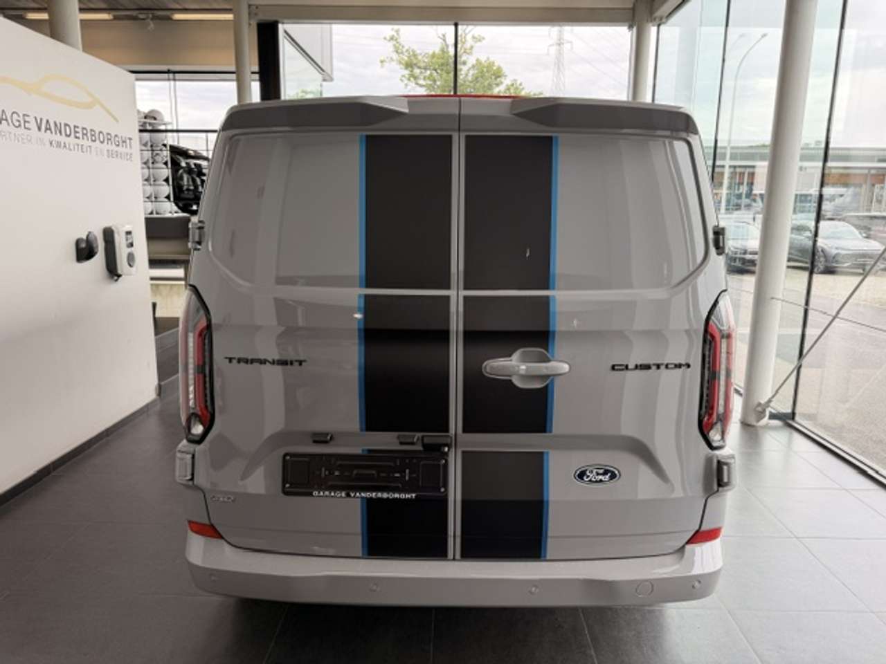 Ford Transit Custom MULTI-USE L2 SPORT PHEV 5 ZIT NIEUW OKM 45400+BTW — foto 6 van 23