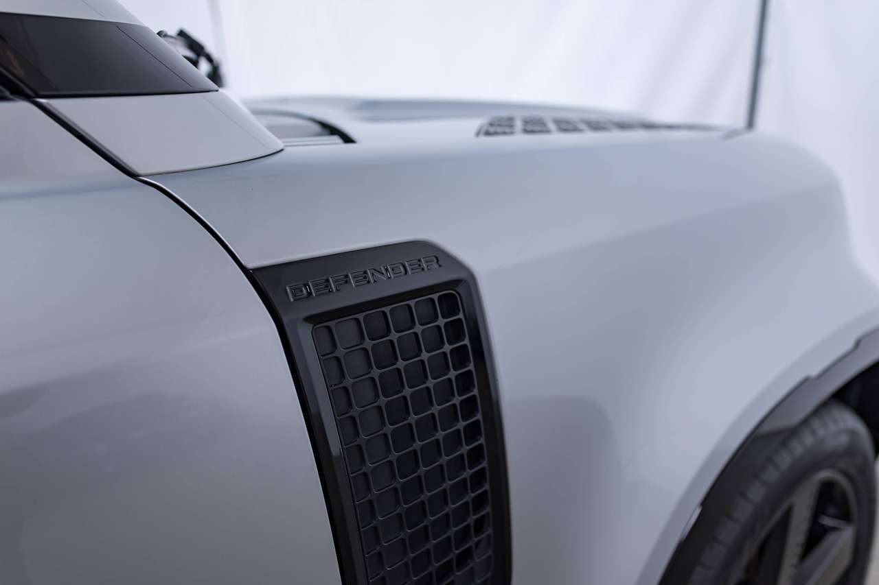 Land Rover Defender MHEV D300 X-Dynamic S|LUCHTVERING|PANO|AWD|360°|ZETEVERW.(v/a)|MINI-FRIDGE|KEYLESS|ACC|LA|GARANTIE| — foto 7 van 25