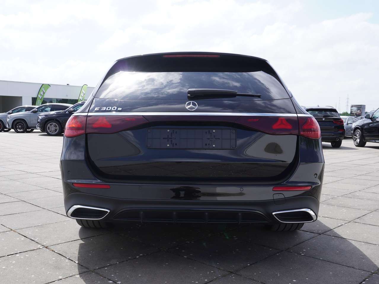 Mercedes-Benz E 300 e AMG/HYPERSCREEN/KEYLESS/20"/DRAADLOOS LADEN GSM — foto 4 van 18
