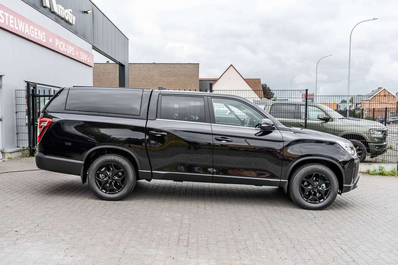 KGM Musso Grand 2.2D 4X4 Style - Automaat - 35.500ex — foto 2 van 19