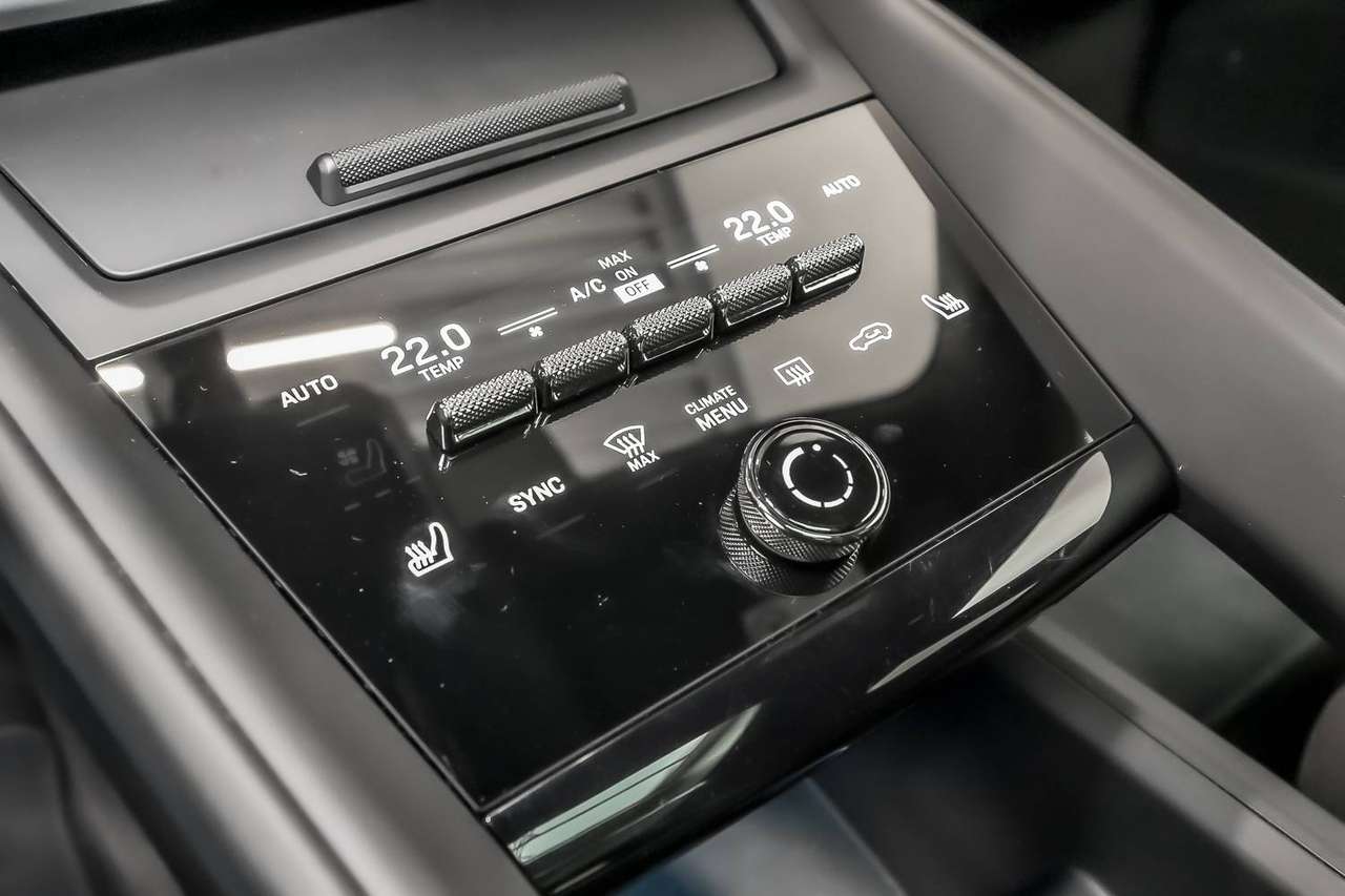 Porsche Macan Porsche Macan 4 – Performance Battery Plus – 22” Macan Sport – Luchtvering – Achterasbesturing – InnoDrive — foto 14 van 25