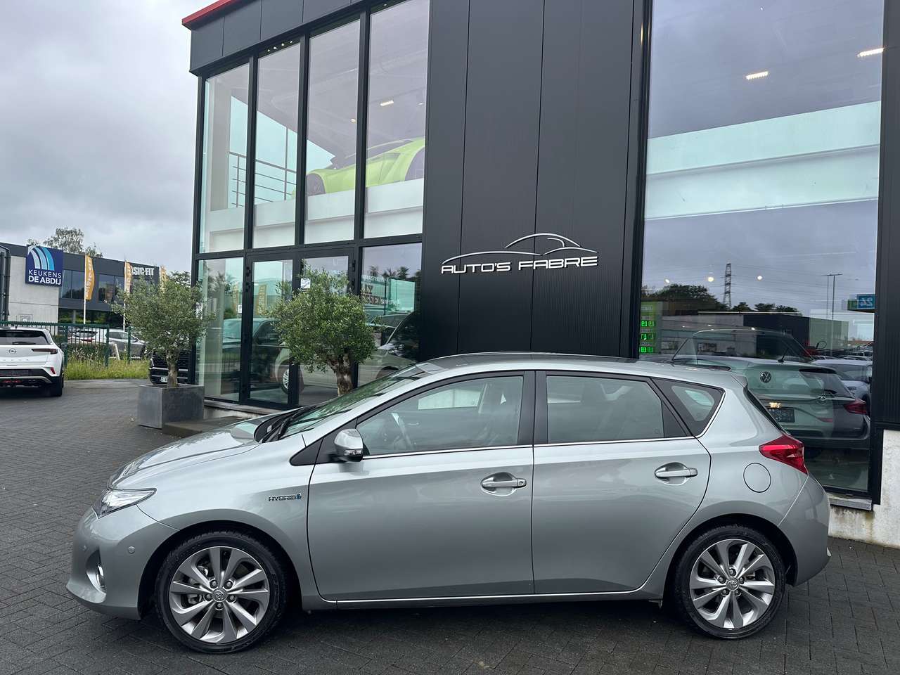 Toyota Auris 1.8i Hybride  HSD Premium CVT 20000km — foto 4 van 18