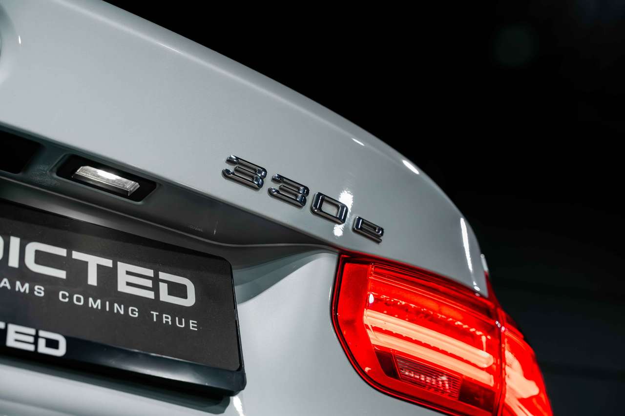 BMW 330 (2018) — foto 9