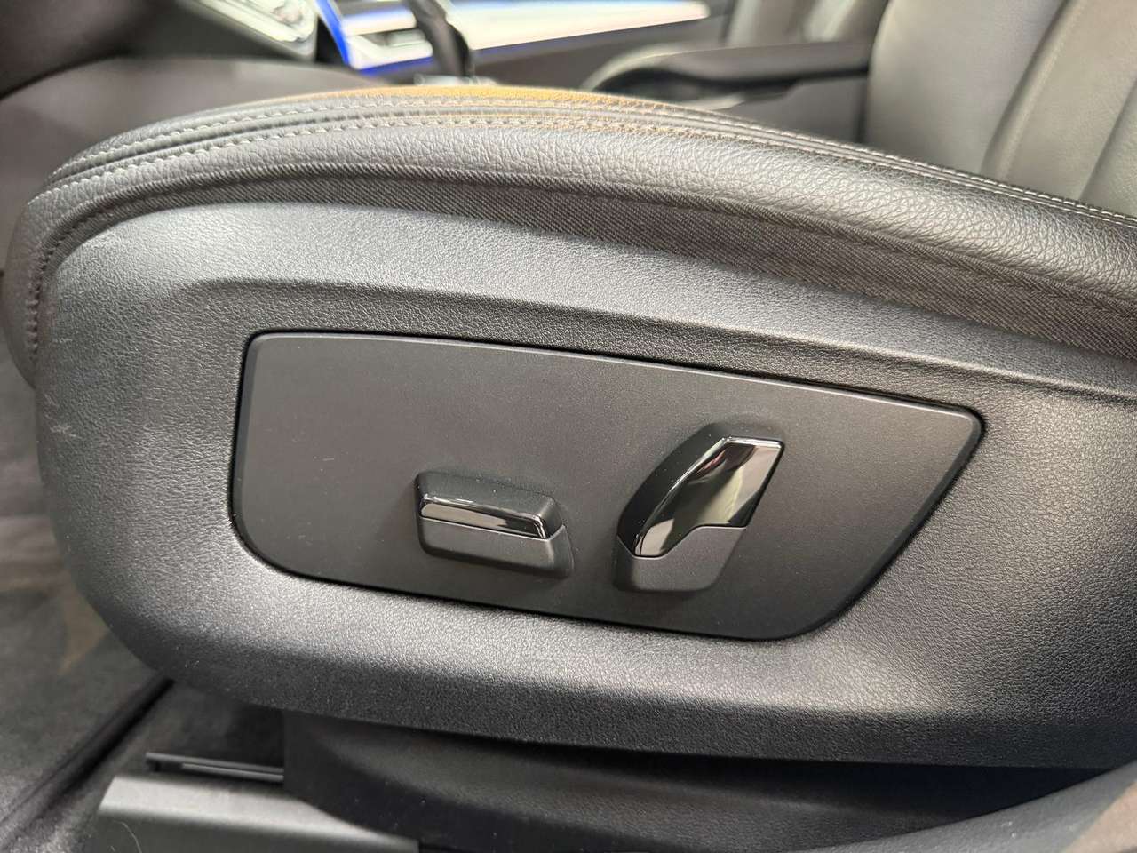 BMW 518 dA Touring NAVI*PDC*LED*CAMERA*CARPLAY*TREKHAAK*LEDER* — foto 21 van 25