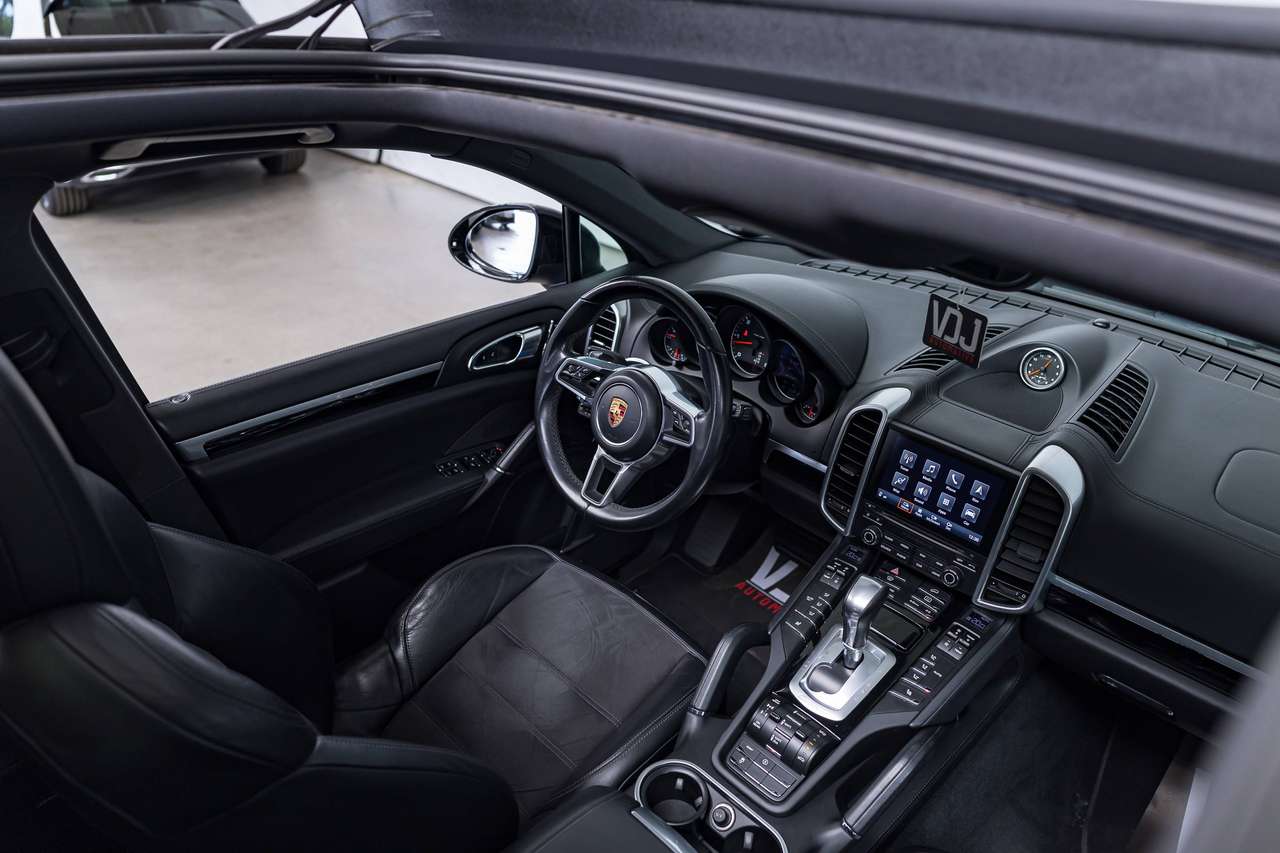 Porsche Cayenne PLATINUM EDITION|LUCHTGEVEERD|BOSE SOUND SYSTEM|PANO|CAMERA|WEGKLAPBARE TREKHAAK|SPORTCHRONO|LA|CC| — foto 6 van 25