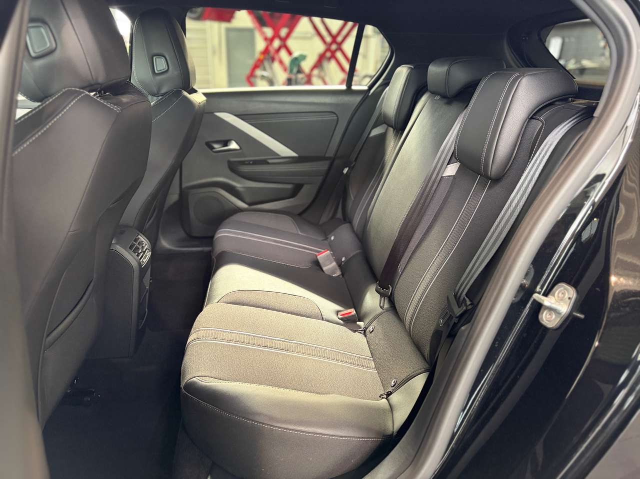 Opel Astra 1.2 Turbo GS-Line — foto 7 van 17