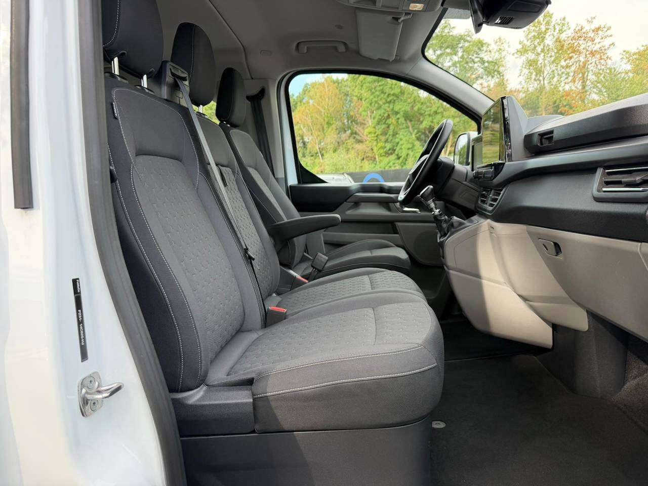 Ford Tourneo Custom TITANIUM 9PL CARPLAY CAMERA — foto 9 van 19