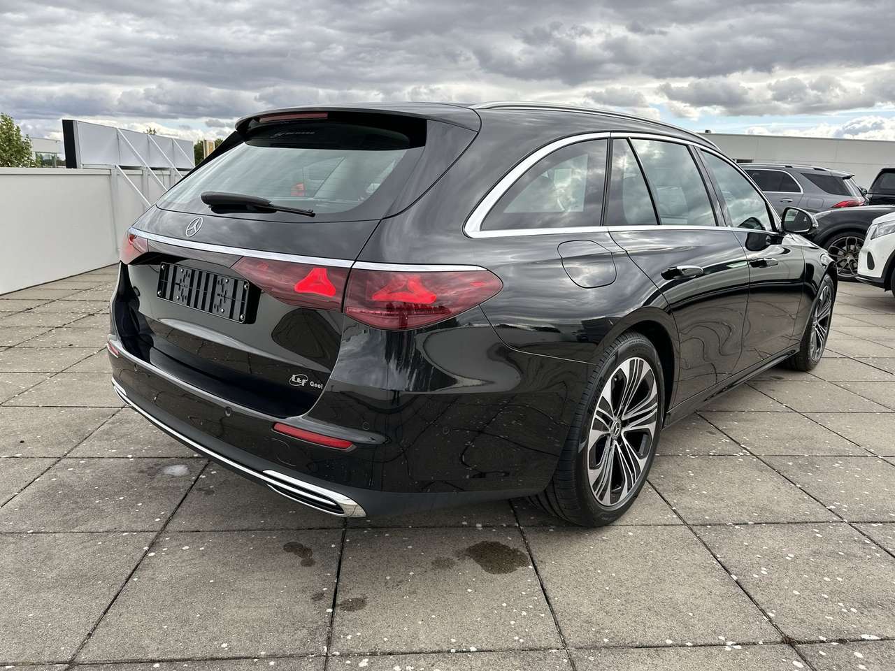 Mercedes-Benz E 200 AVANTGARDE/DISTR PRO/PANODAK/KEYLESS/WINTERPAK/19" — foto 3 van 19