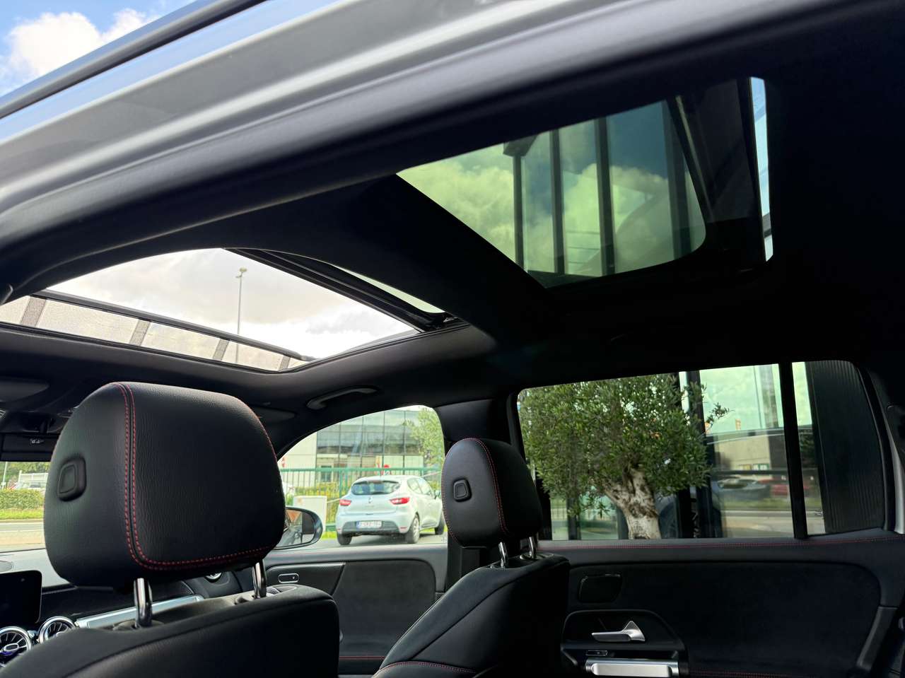 Mercedes-Benz GLB 200 Automaat AMG Pack Panodak 39000km Nieuwstaat — foto 12 van 18
