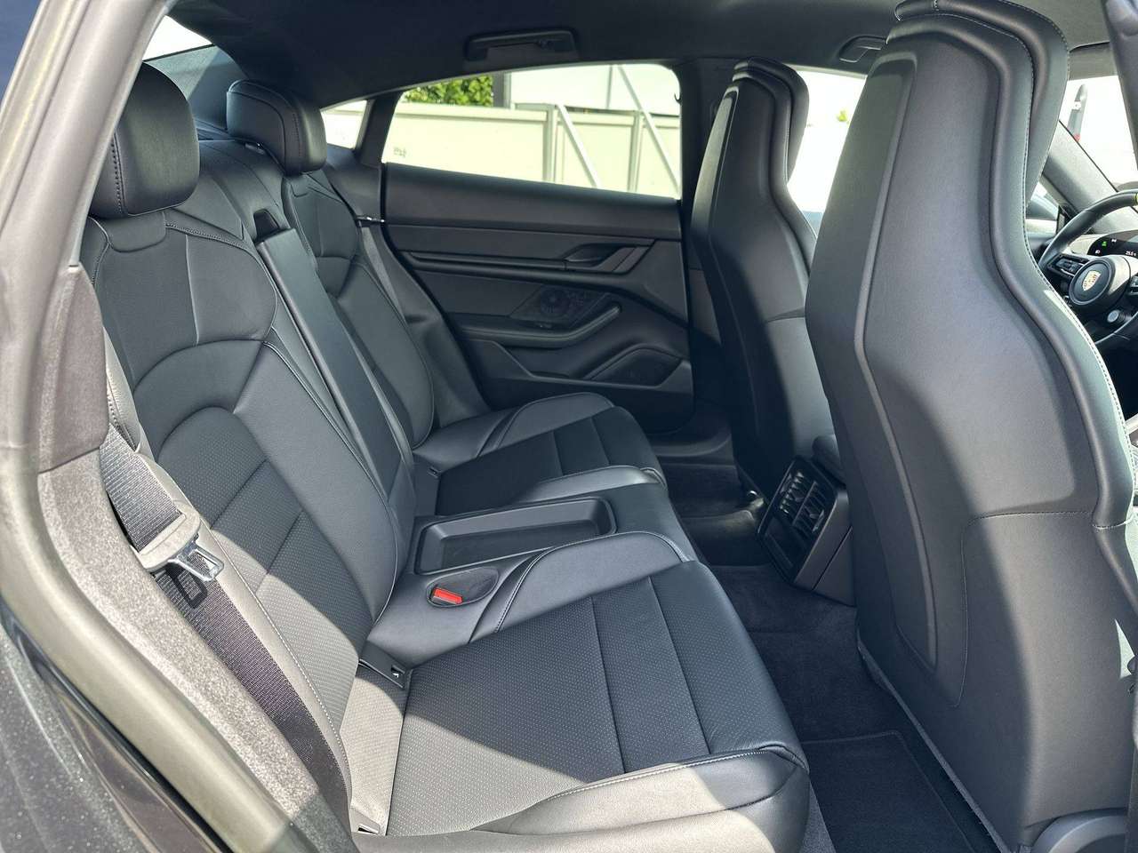 Porsche Taycan Luchtvering Sport Chrono Performance Battery Plus Adapt. comfortstoelen — foto 13 van 18
