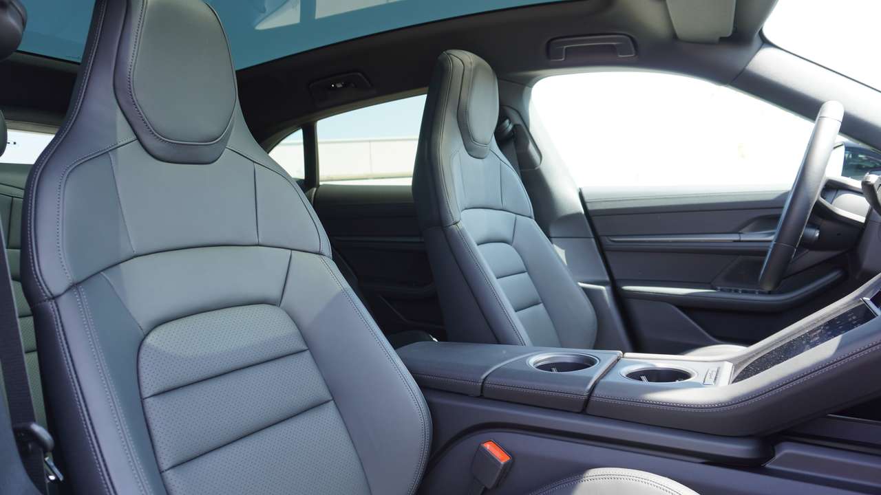 Porsche Taycan 4 CT/-10%!!/21"/LEDER/MEMO/PPBatt+/PASM/LUCHT — foto 12 van 16