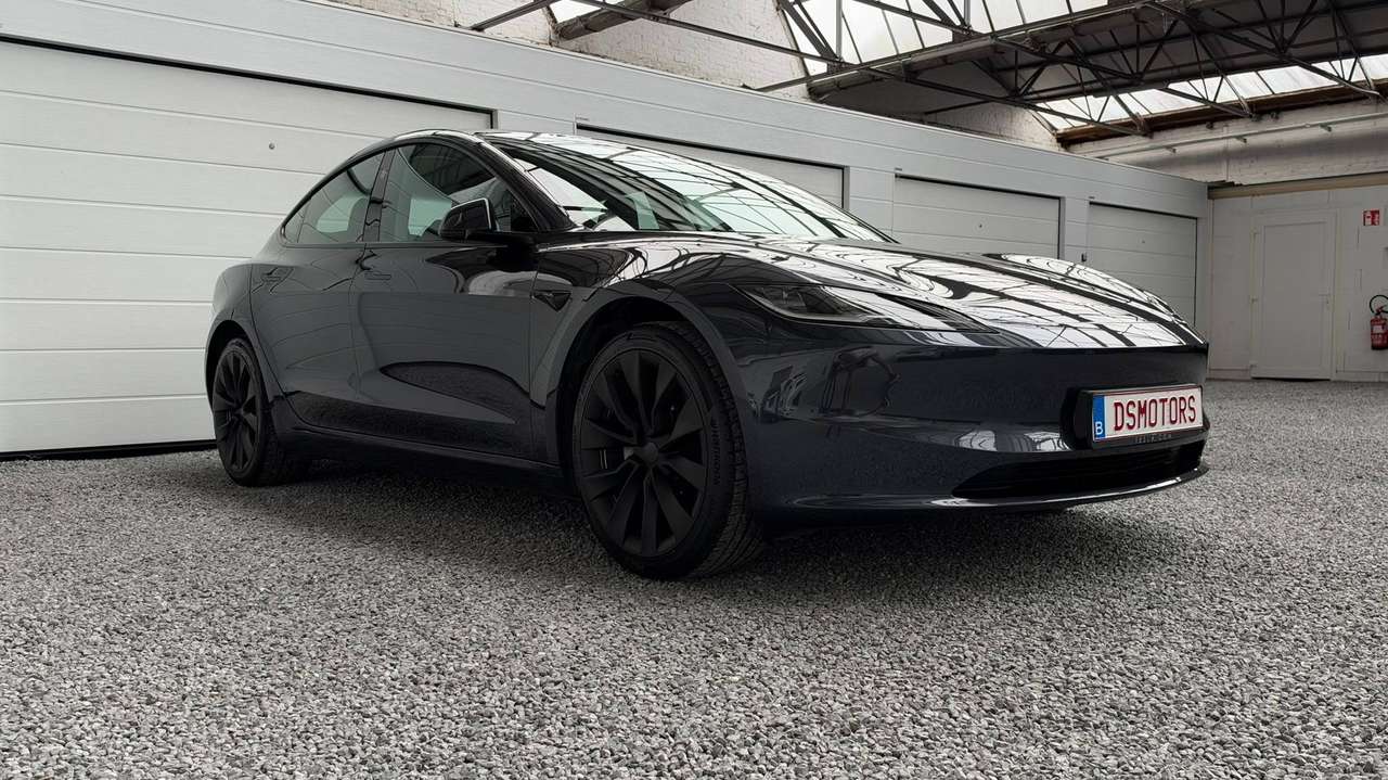 Tesla Model 3 RWD | Premium versie | Stealth Grey | 19" Nova velgen | HW4 — foto 9 van 25