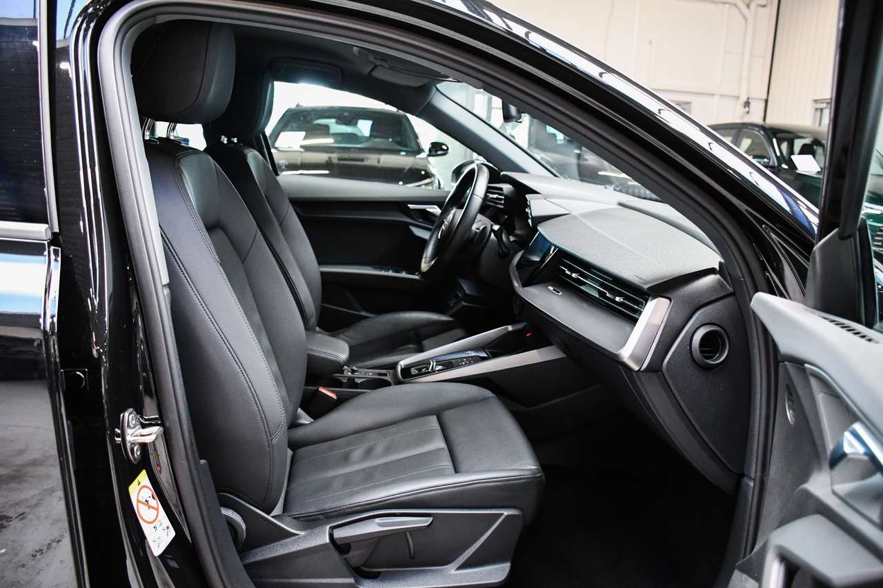Audi A3 A3 40TFSI Design PHEV - NAVIGATIE / CAMERA / ACC / SMARTLINK / PDC — foto 4 van 16