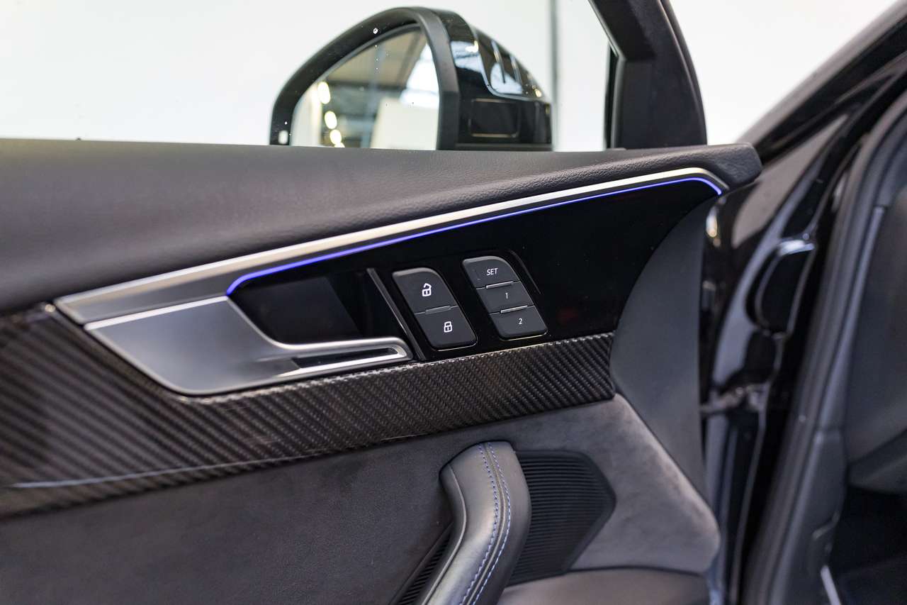 Audi RS4 QUATTRO|CERAMIC|CARBON|360°|B&O|PANO|ALCANTARA| — foto 24 van 25