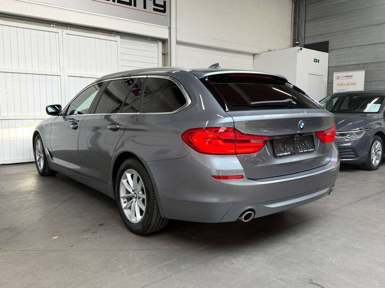 BMW 518 dA Touring NAVI*PDC*LED*CAMERA*CARPLAY*TREKHAAK*LEDER* — foto 7 van 25