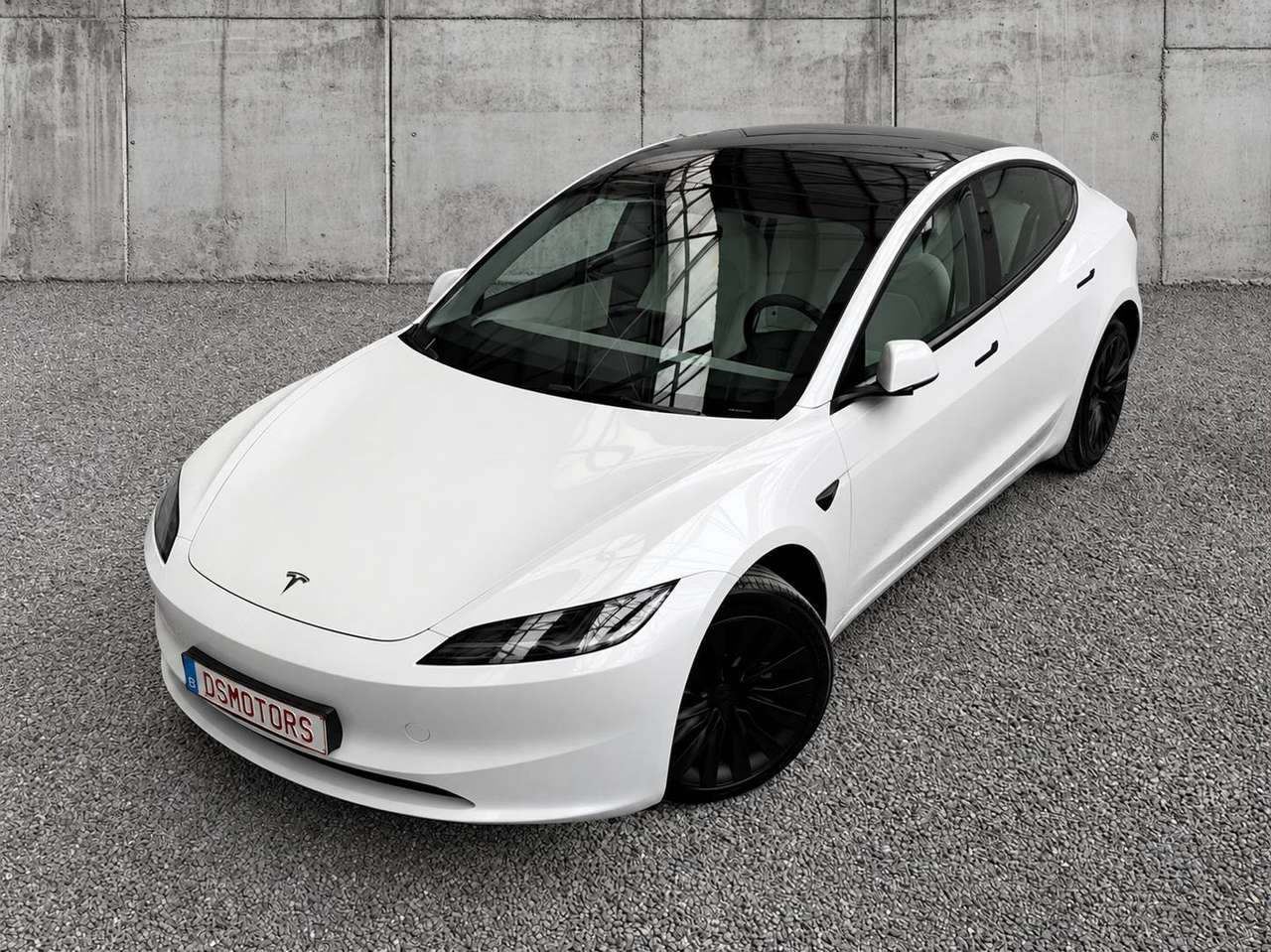 Tesla Model 3 RWD | Premium versie | LFP Batterij | 9.200km | ALS NIEUW!