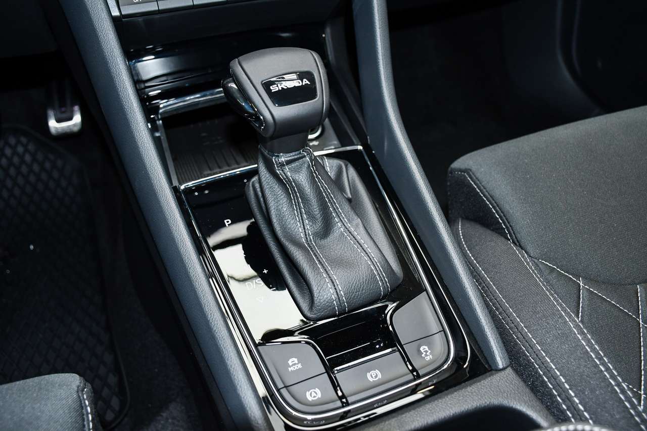 Skoda Karoq Karoq 1.5 TSI ACT Sportline DSG - TREKHAAK / PANO — foto 17 van 21