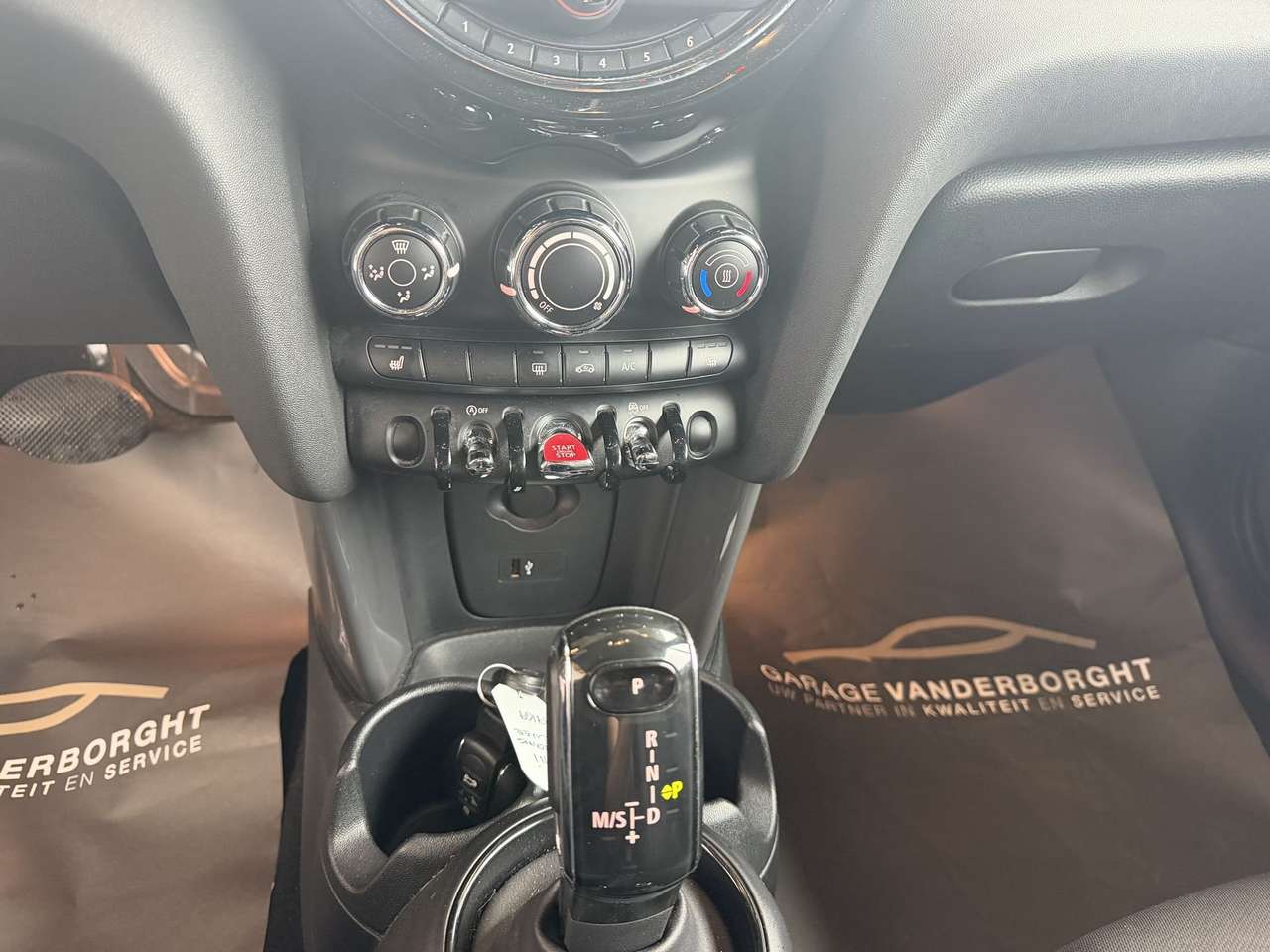MINI One BENZINE AUTOMAAT SLECHTS 44000KM!!!! — foto 13 van 18