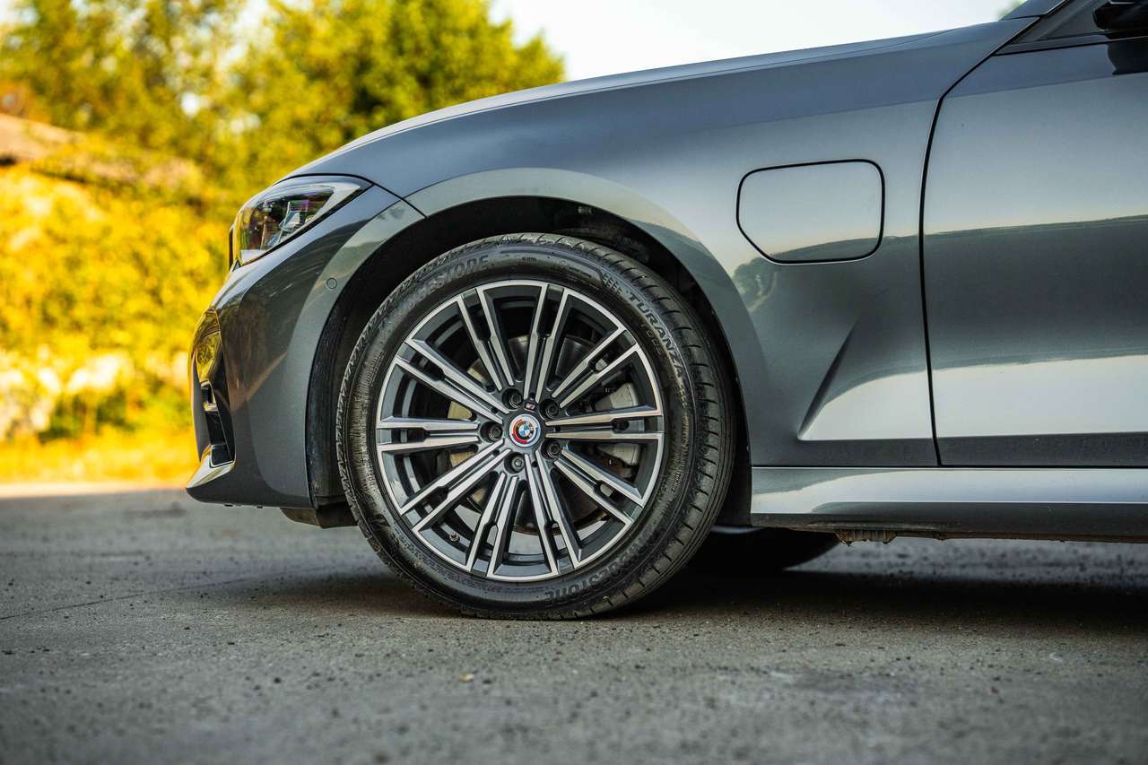 BMW 320 (2022) — foto 5