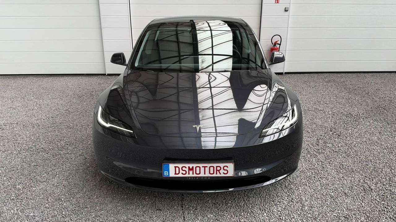 Tesla Model 3 RWD | Premium versie | Stealth Grey | 19" Nova velgen | HW4 — foto 17 van 25