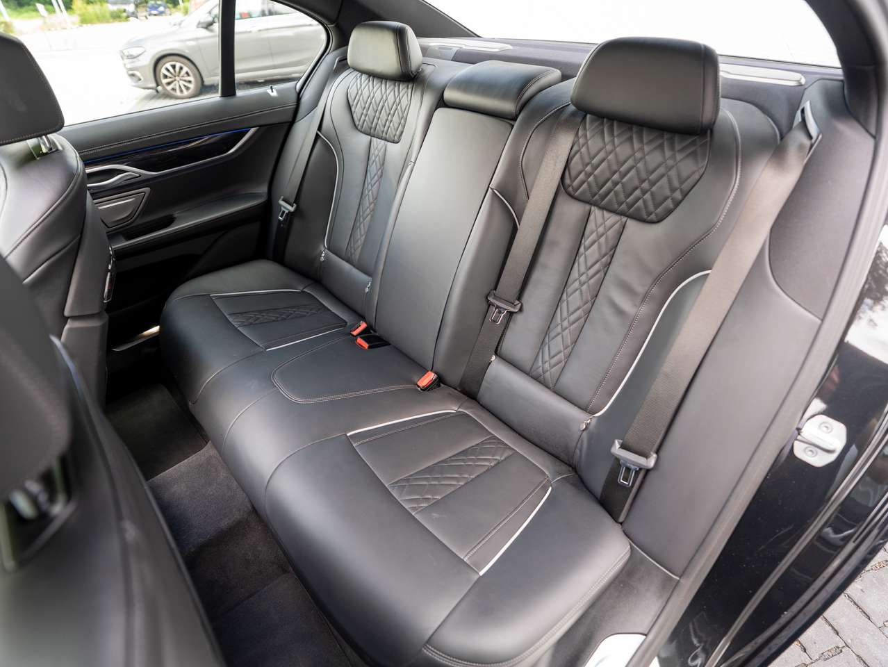 BMW 745 BTW-WAGEN/CARBON CORE EDITION/FULL BMW SERVICE/12M GARANTIE — foto 18 van 25