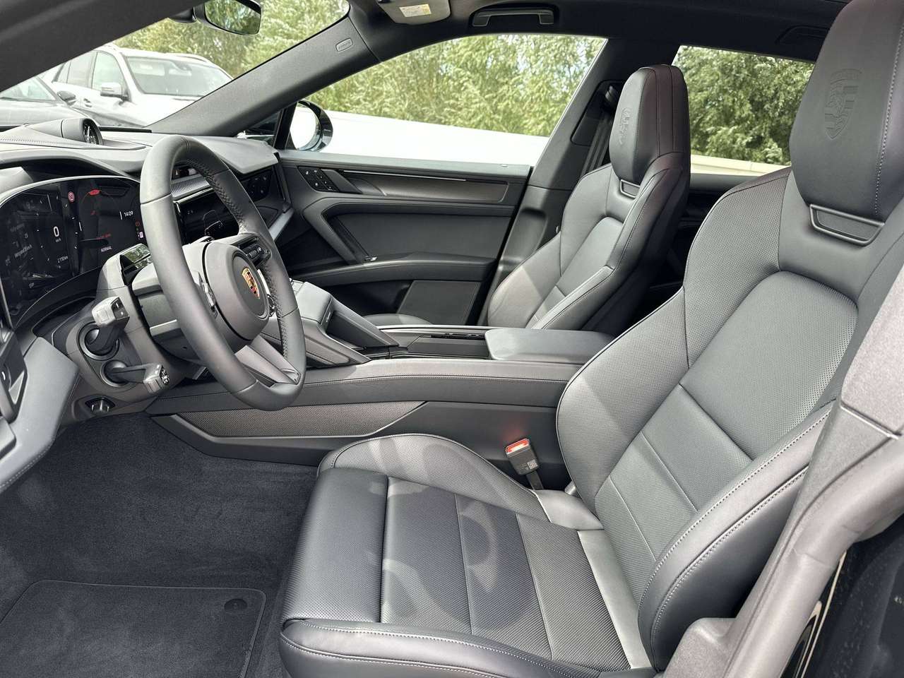 Porsche Cayenne ELECTRIC Trekhaak Pano Dak 22"Achterasbesturing Sport design pakket — foto 14 van 19