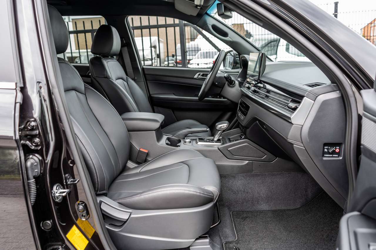 KGM Musso Grand 2.2D 4X4 Style - Automaat - 30.500ex — foto 12 van 19