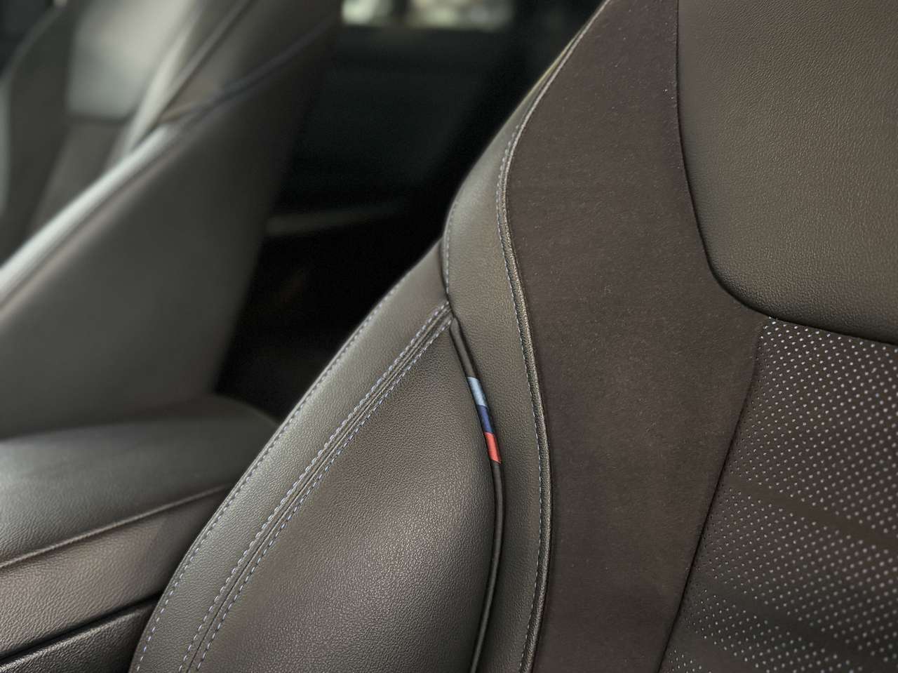 BMW 320 i Touring M-Sport — foto 11 van 20